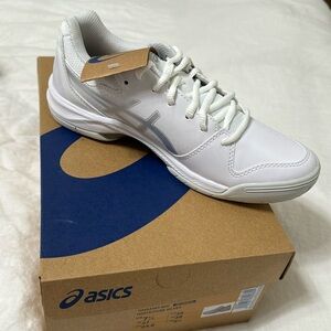 Women’s ASICS tennis shoes new with tags and box size 7.5